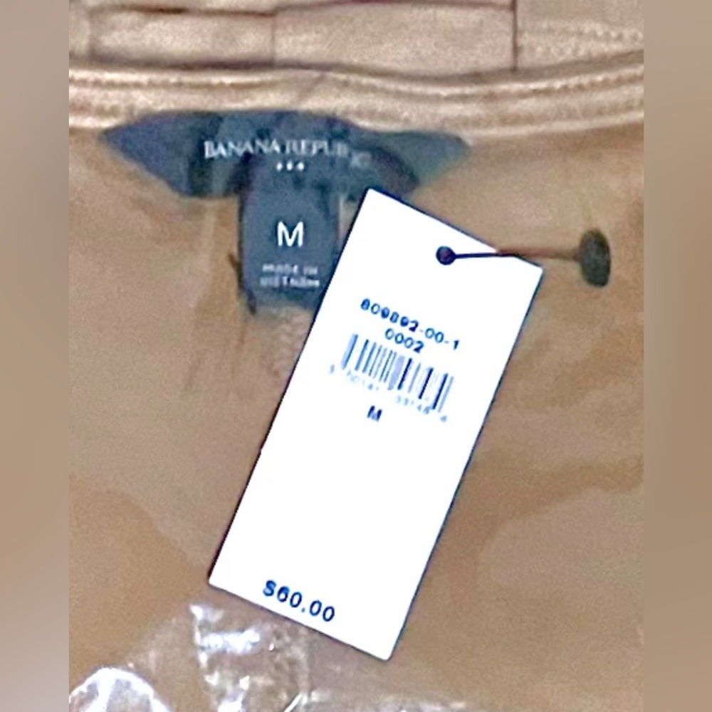 Banana Republic SOFT TOUCH SEAMED TOP/ V-Neck/Tan - Size Medium - Picture 3 of 5